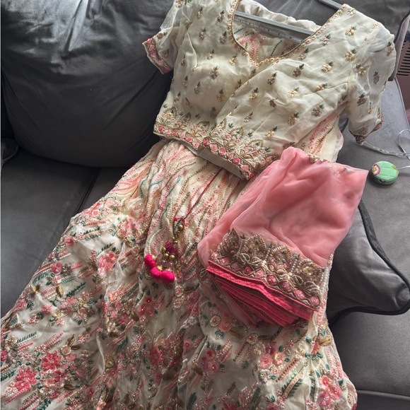 White and pink lehenga - Picture 9 of 10